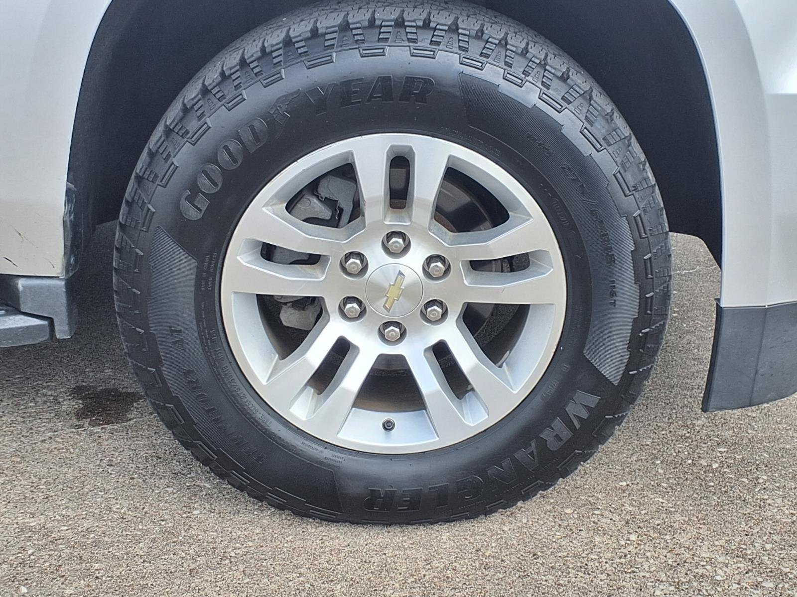Used 2018 Chevrolet Suburban LT AWD/4WD image 9