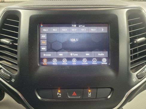 Used 2021 Jeep Cherokee Latitude Lux image 25