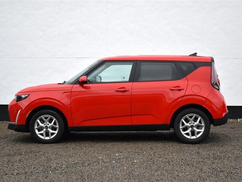 Used 2023 Kia Soul S FWD image 9