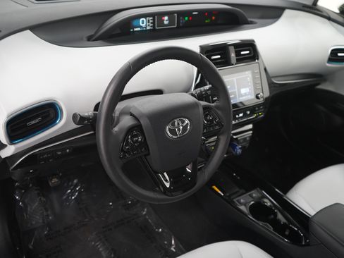 Used 2020 Toyota Prius XLE w/ Advanced Technology Package FWD image 20