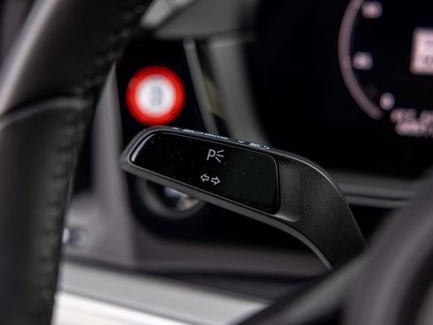 Certified 2025 Porsche Cayenne AWD/4WD image 49
