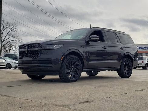 New 2025 Lincoln Navigator Reserve w/ Jet Appearance Package image 4