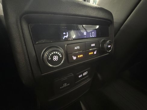 Used 2023 GMC Acadia SLT w/ Preferred Package AWD/4WD image 24