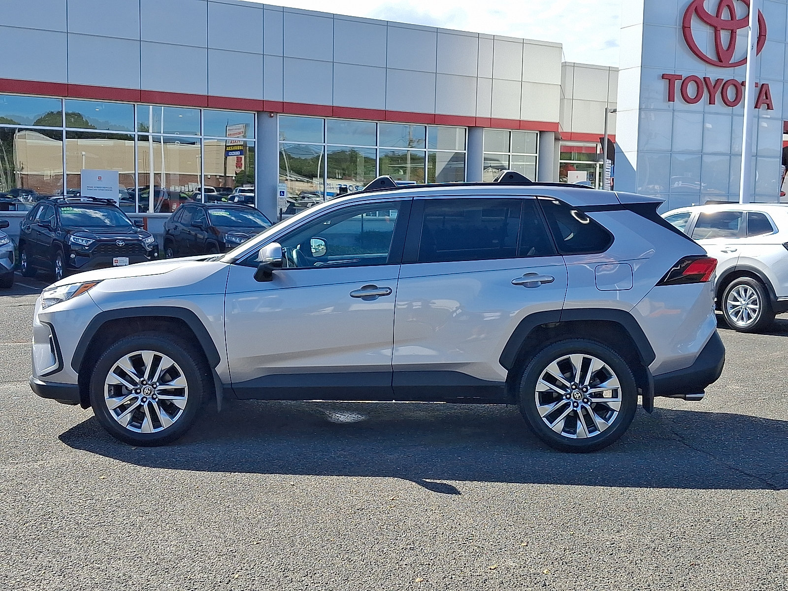 Used 2024 Toyota RAV4 XLE Premium w/ Weather Package AWD/4WD image 4