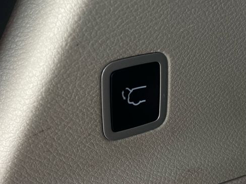 Used 2023 Chrysler Pacifica Limited FWD image 14