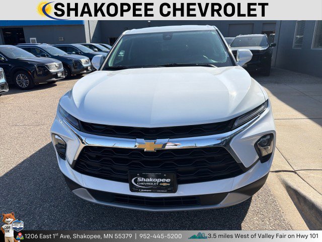 Used 2025 Chevrolet Blazer LT AWD/4WD image 2