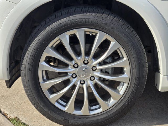 Used 2016 INFINITI QX80 4WD w/ Deluxe Technology Package image 10