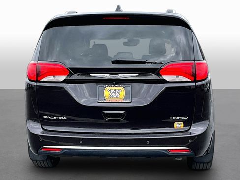 Used 2019 Chrysler Pacifica Limited w/ Advanced Safetytec Group FWD image 4