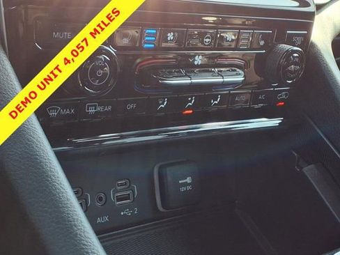 New 2025 Jeep Grand Cherokee L Limited w/ Luxury Tech Group II AWD/4WD image 9