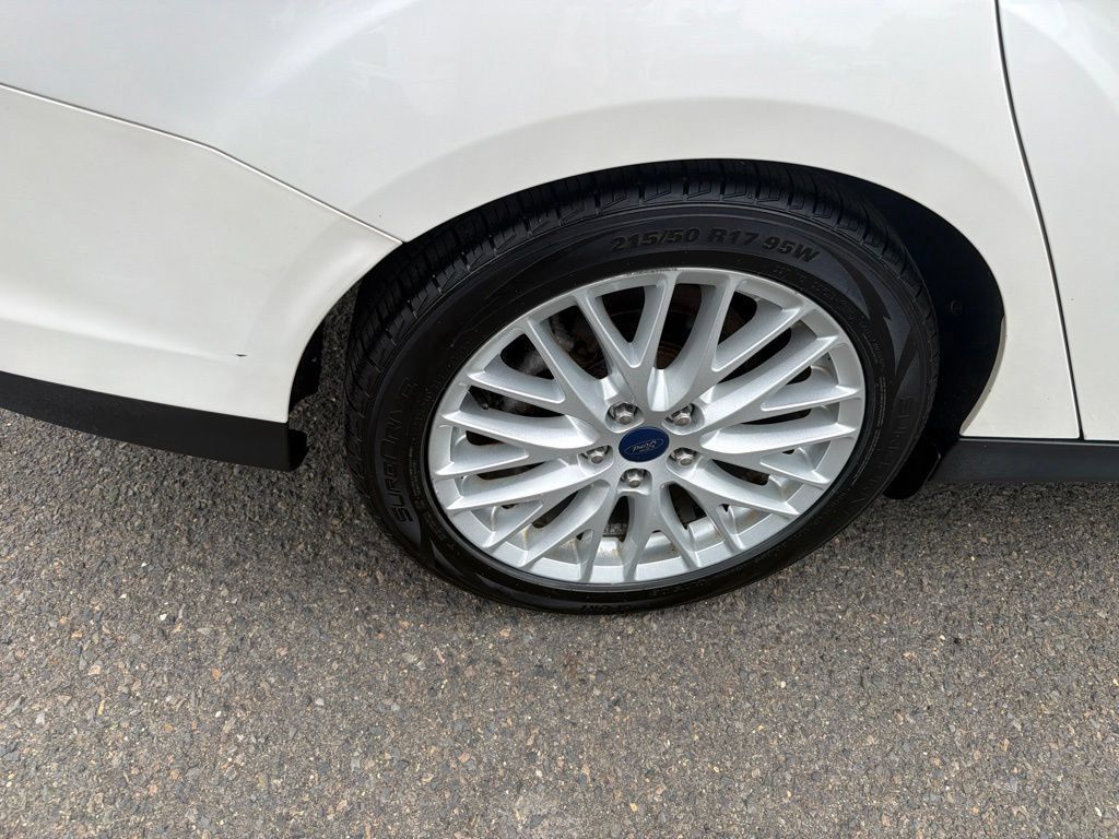 Used 2014 Ford Focus Titanium FWD image 33
