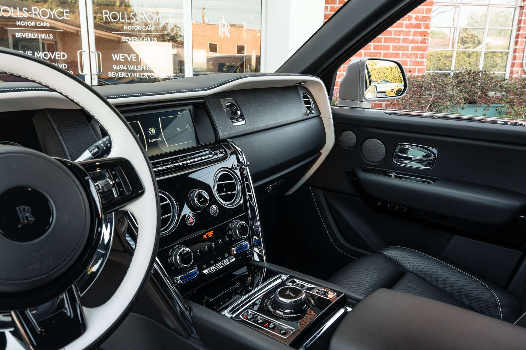 Used 2024 Rolls-Royce Cullinan AWD/4WD image 22