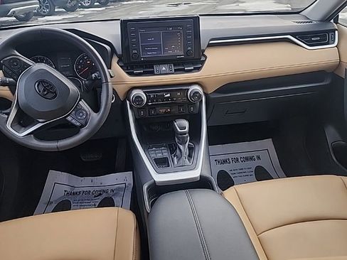 Used 2021 Toyota RAV4 XLE Premium image 16
