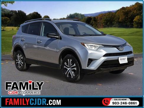 Used 2017 Toyota RAV4 LE image 1