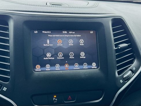 Used 2019 Jeep Cherokee Latitude Plus FWD image 9