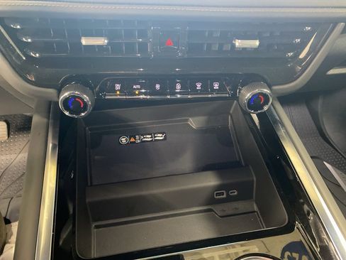 Certified 2025 Chevrolet Suburban High Country image 53