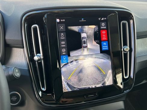 Certified 2026 Volvo XC40 B5 Plus w/ Protection Package Premier image 30