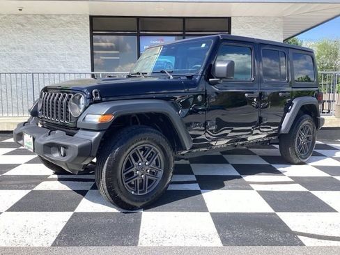 Used 2025 Jeep Wrangler Unlimited Sport AWD/4WD image 2
