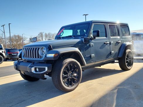 Used 2025 Jeep Wrangler Unlimited Sahara w/ Safety Group image 2