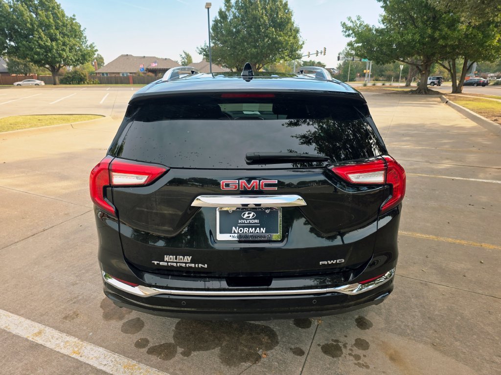 Used 2024 GMC Terrain Denali w/ Denali Premium Package AWD/4WD image 25