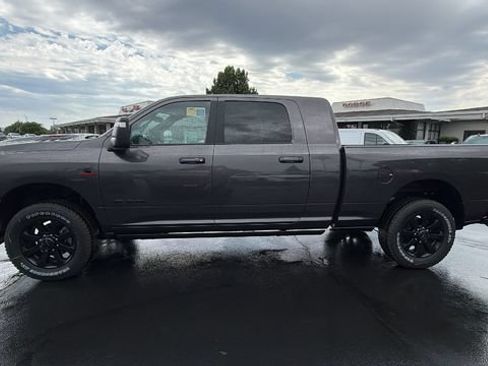 New 2026 RAM 2500 Laramie AWD/4WD image 7