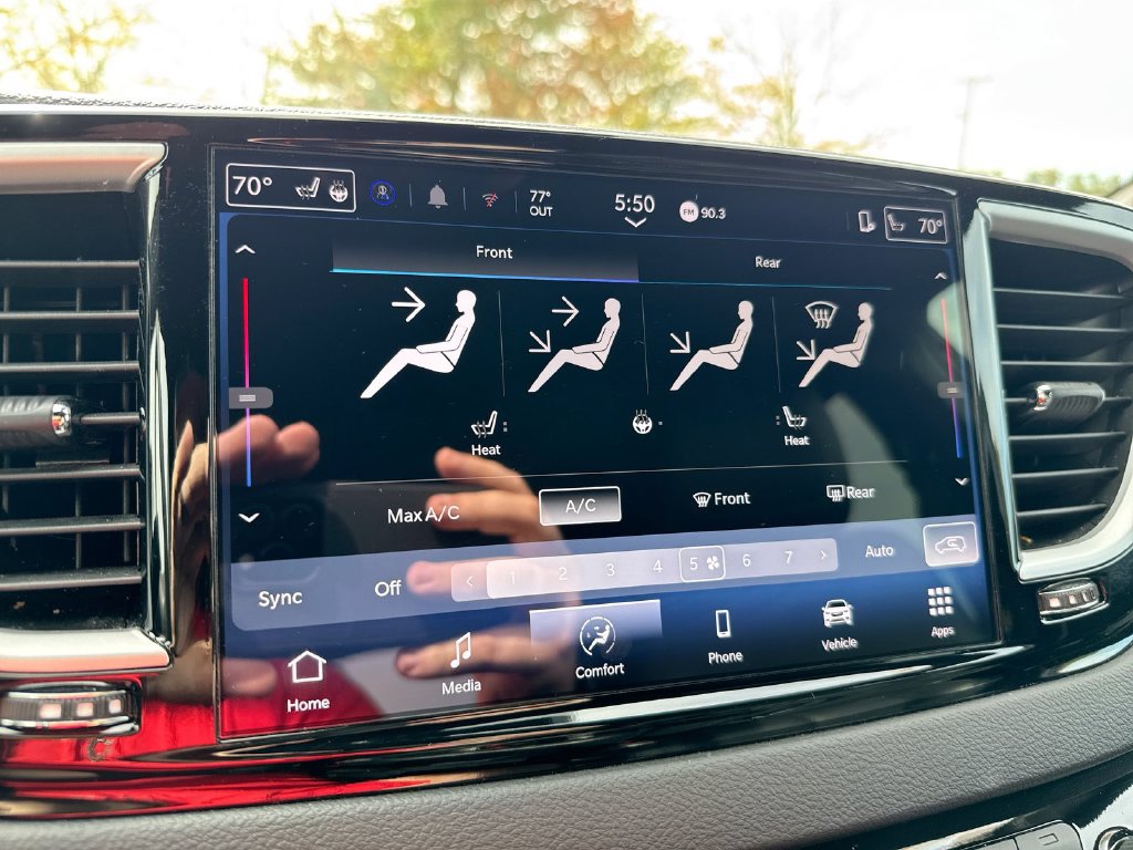 Used 2025 Chrysler Pacifica Select FWD image 15