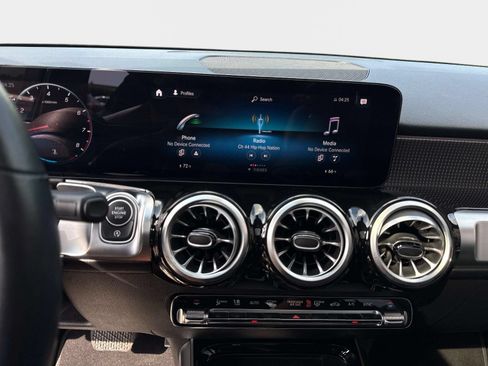 Used 2023 Mercedes-Benz GLB 250 image 23