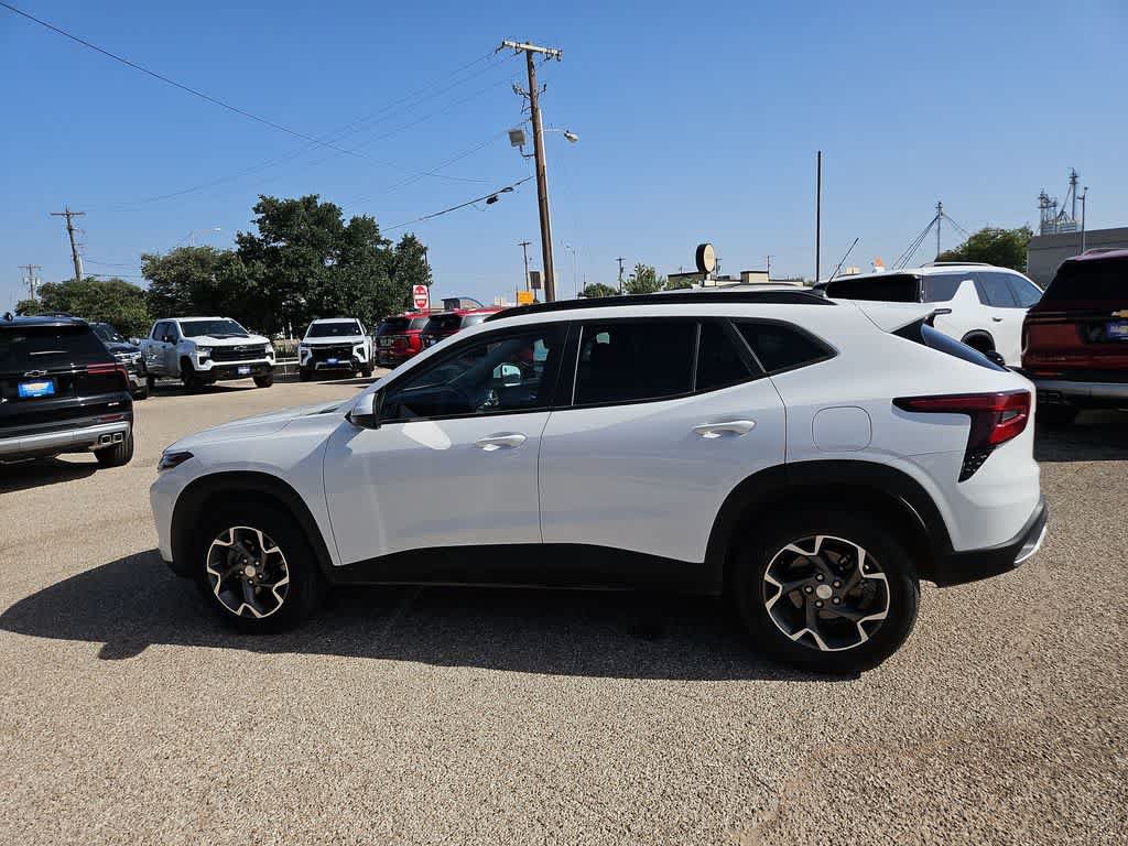 Used 2025 Chevrolet Trax LT FWD image 5