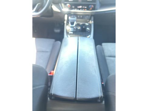 Used 2024 Nissan Rogue SV FWD image 11