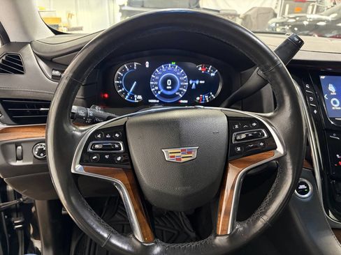 Used 2016 Cadillac Escalade Luxury image 18