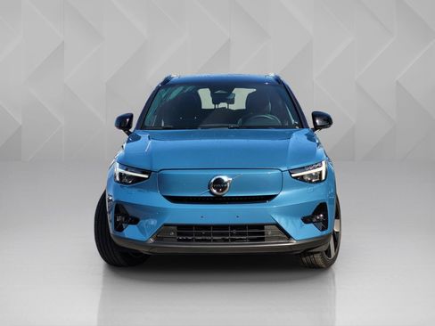 Certified 2023 Volvo XC40 Recharge Ultimate image 2