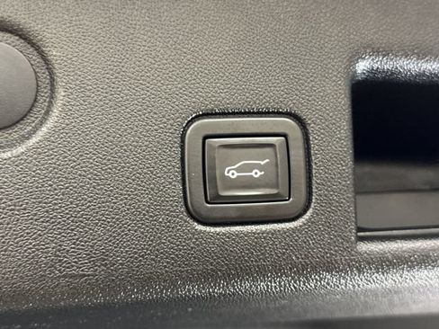 Used 2020 Chevrolet Equinox Premier AWD/4WD image 26