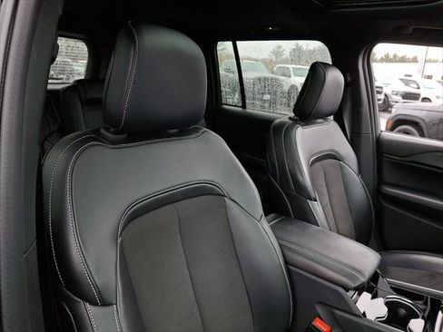 Certified 2023 Jeep Grand Cherokee Altitude image 13