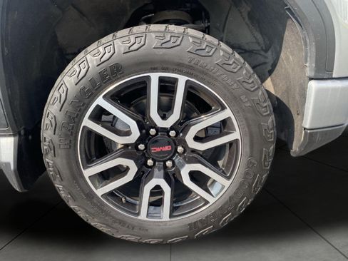 Used 2023 GMC Sierra 1500 AT4 w/ AT4 Premium Package AWD/4WD image 5