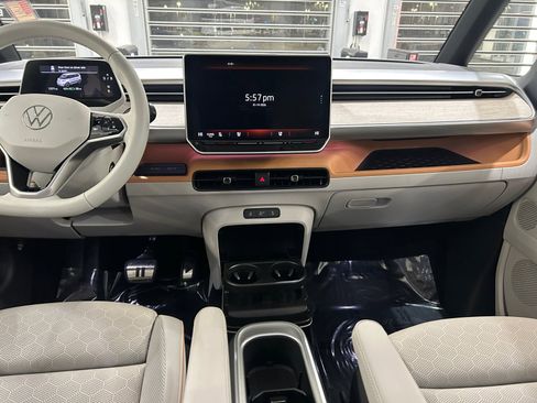 Used 2025 Volkswagen ID. Buzz 1st Edition image 4