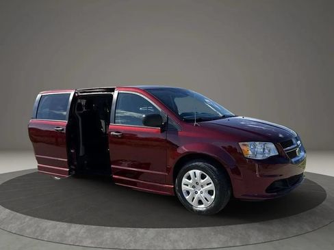 Used 2019 Dodge Grand Caravan SE w/ Power Convenience Group I FWD image 1