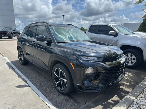 Used 2022 Chevrolet TrailBlazer RS w/ Convenience Package FWD image 2