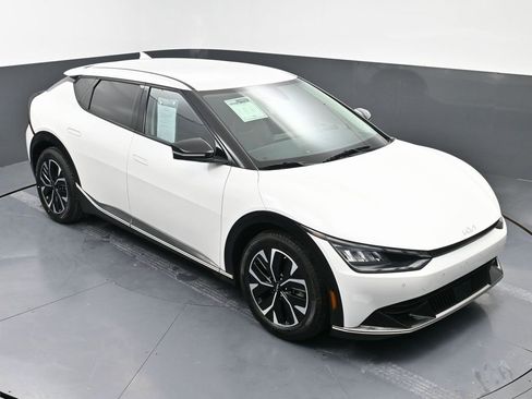 Used 2022 Kia EV6 Wind image 41