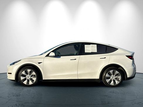 Used 2022 Tesla Model Y Long Range image 7