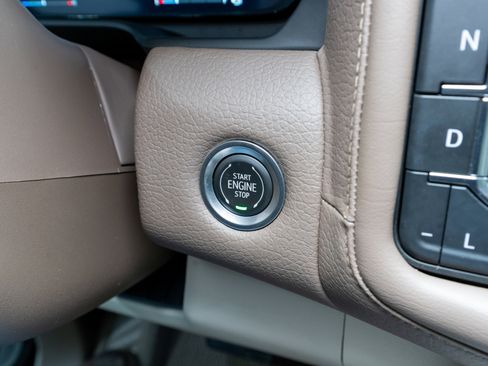 Used 2022 GMC Yukon XL Denali w/ Denali Premium Package image 26