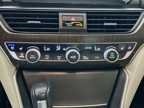 Used 2018 Honda Accord Touring image 24