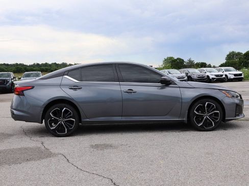 Used 2023 Nissan Altima 2.5 SR w/ SR Premium Package AWD/4WD image 7