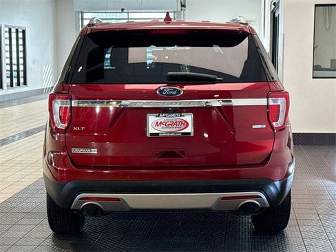 Used 2017 Ford Explorer XLT w/ Equipment Group 202A image 5