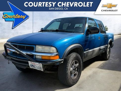 Used 2001 Chevrolet S10 Pickup LS w/ Cold-Climate Pkg image 1