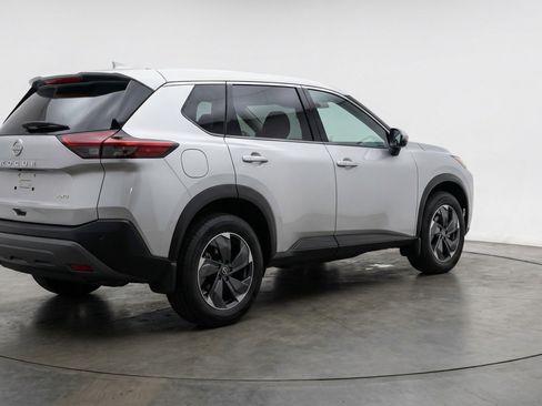 Used 2025 Nissan Rogue SV AWD/4WD image 9