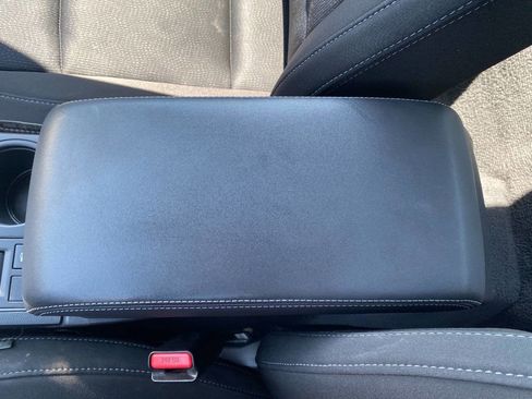 Used 2017 Subaru Legacy 2.5i Premium image 19