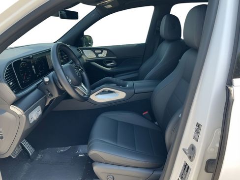 Used 2023 Mercedes-Benz GLS 450 4MATIC image 6