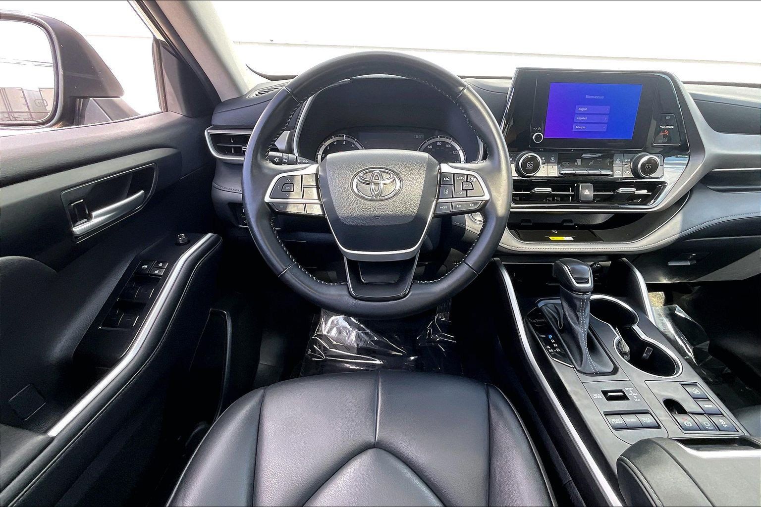 Used 2023 Toyota Highlander XLE AWD/4WD image 6