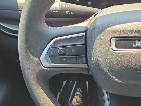 Used 2025 Jeep Compass Trailhawk AWD/4WD image 21