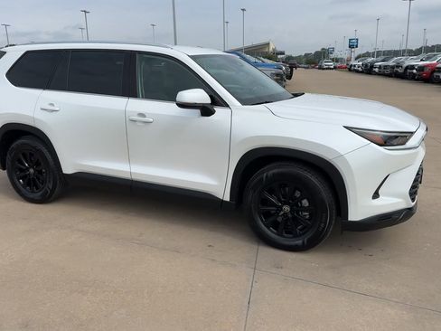 Used 2024 Toyota Grand Highlander AWD image 2