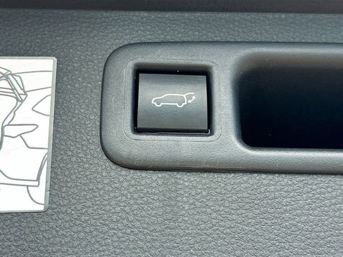 Used 2024 Toyota Highlander XLE AWD/4WD image 34
